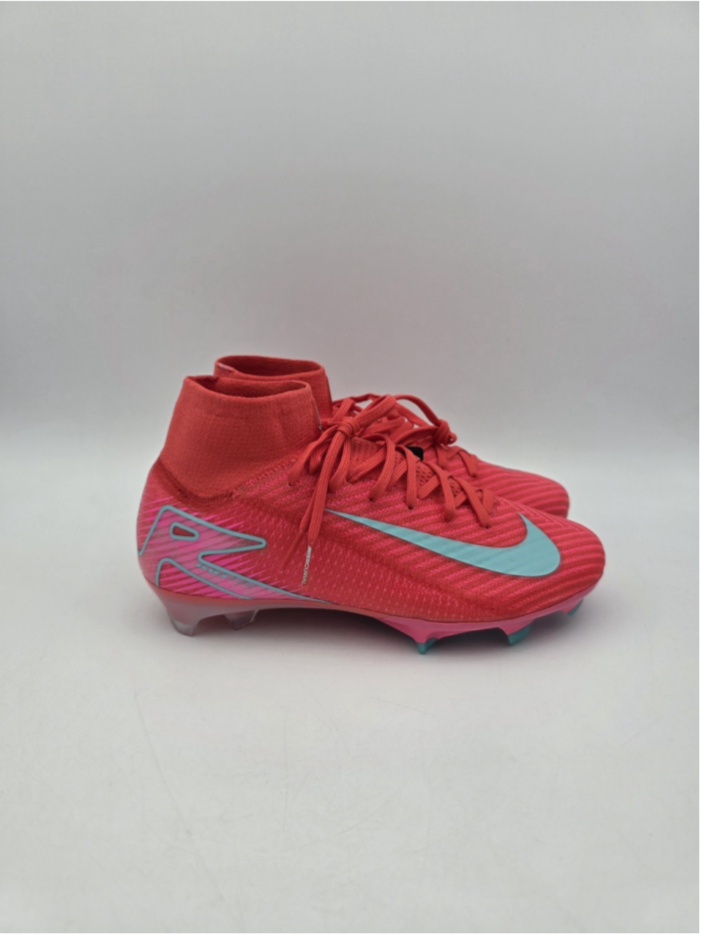 Nike Men’s Red/Cyan Soccer Cleats